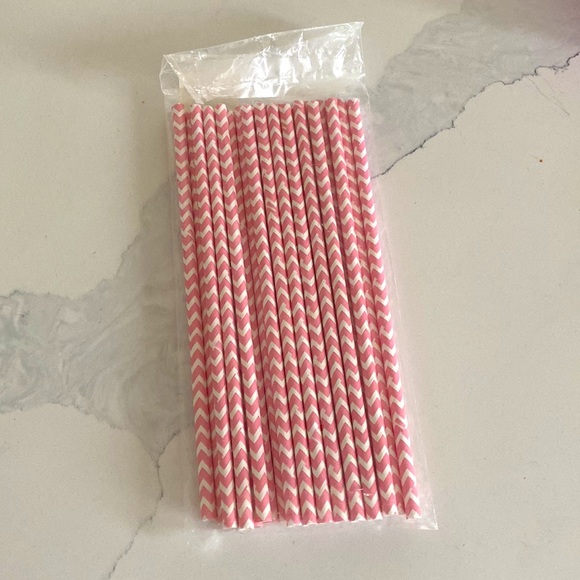 Box of Mini mouse birthday party decorations - Picture 9 of 9